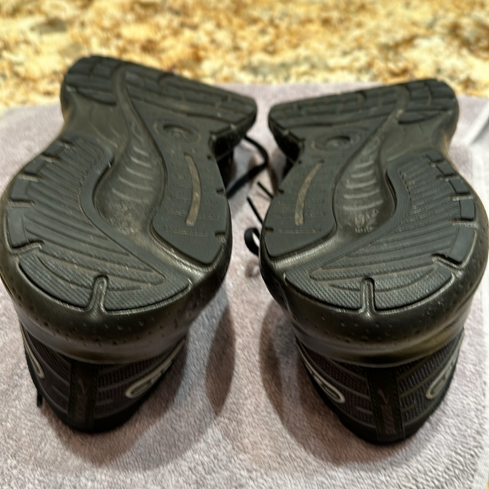 Men’s Brooks Shoes - Picture 4 of 5
